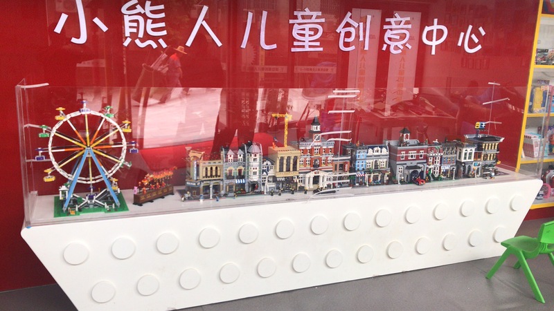 武汉玩具店形象背景墙公司前台背景墙小熊人儿童创意形象墙制作安装案例