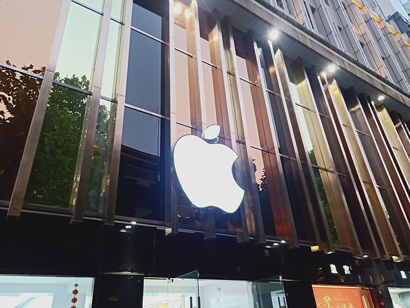 苹果旗舰店不锈钢包边发光字logo制作安装案例