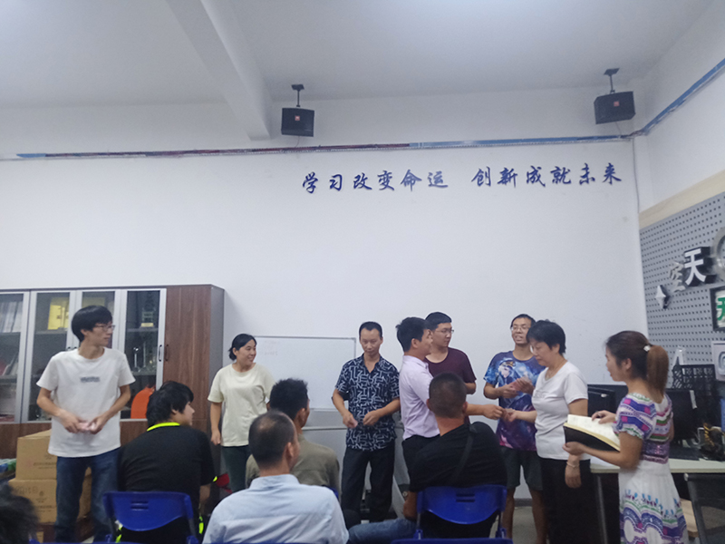 武汉天马行空广告工程八月优秀团队个人奖励活动现场