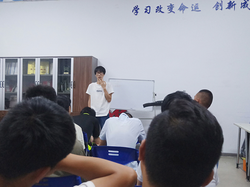 武汉天马行空广告工程八月优秀团队个人奖励活动现场